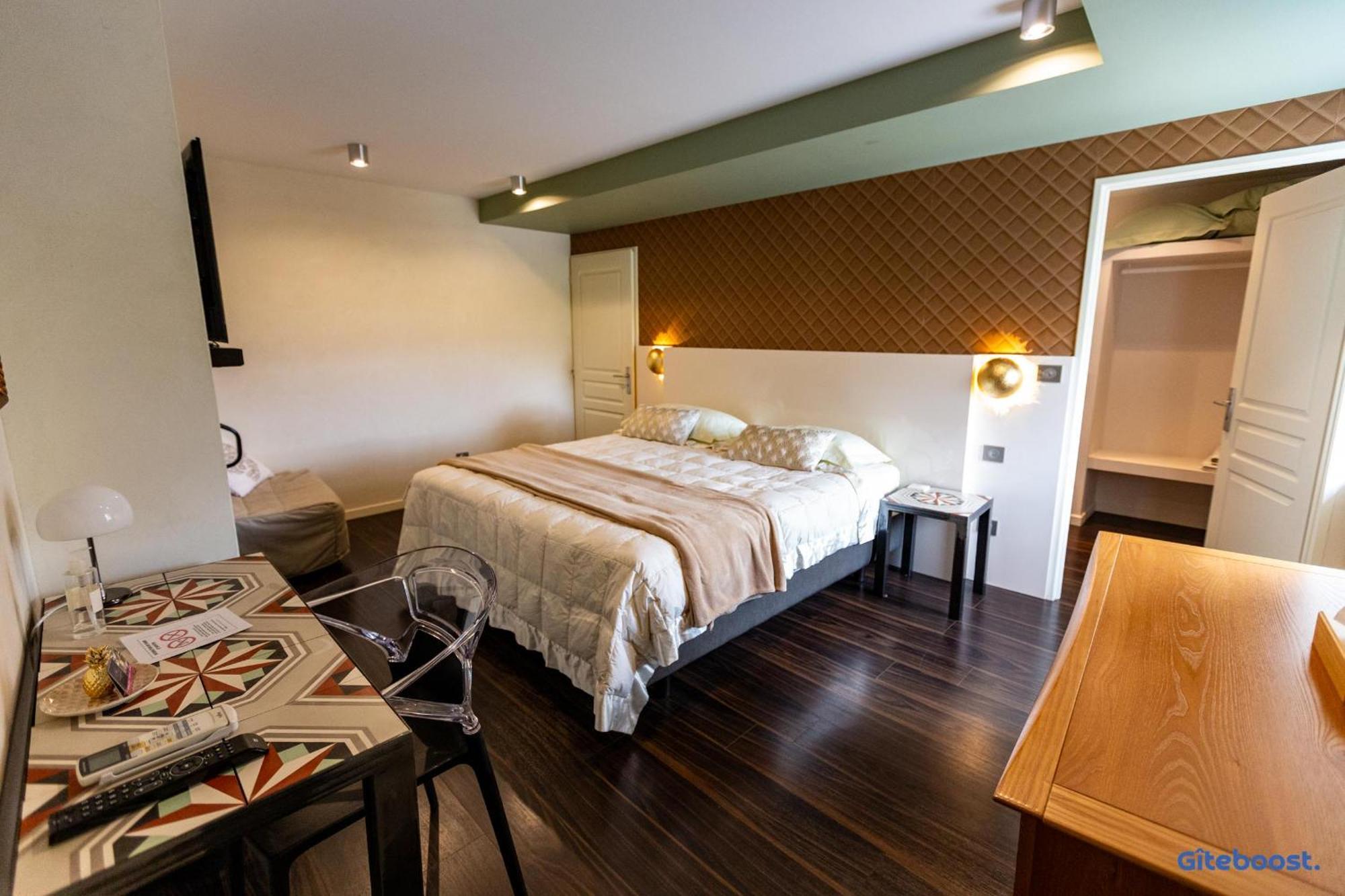 Le Val Des Sens Hotel Chatte Exterior photo